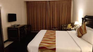 Standard Double Room, Multiple Beds, Smoking | 1 bedroom, premium bedding, in-room safe, free WiFi