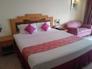 Standard Room, Multiple Beds, Smoking | Premium bedding, in-room safe, free WiFi, bed sheets
