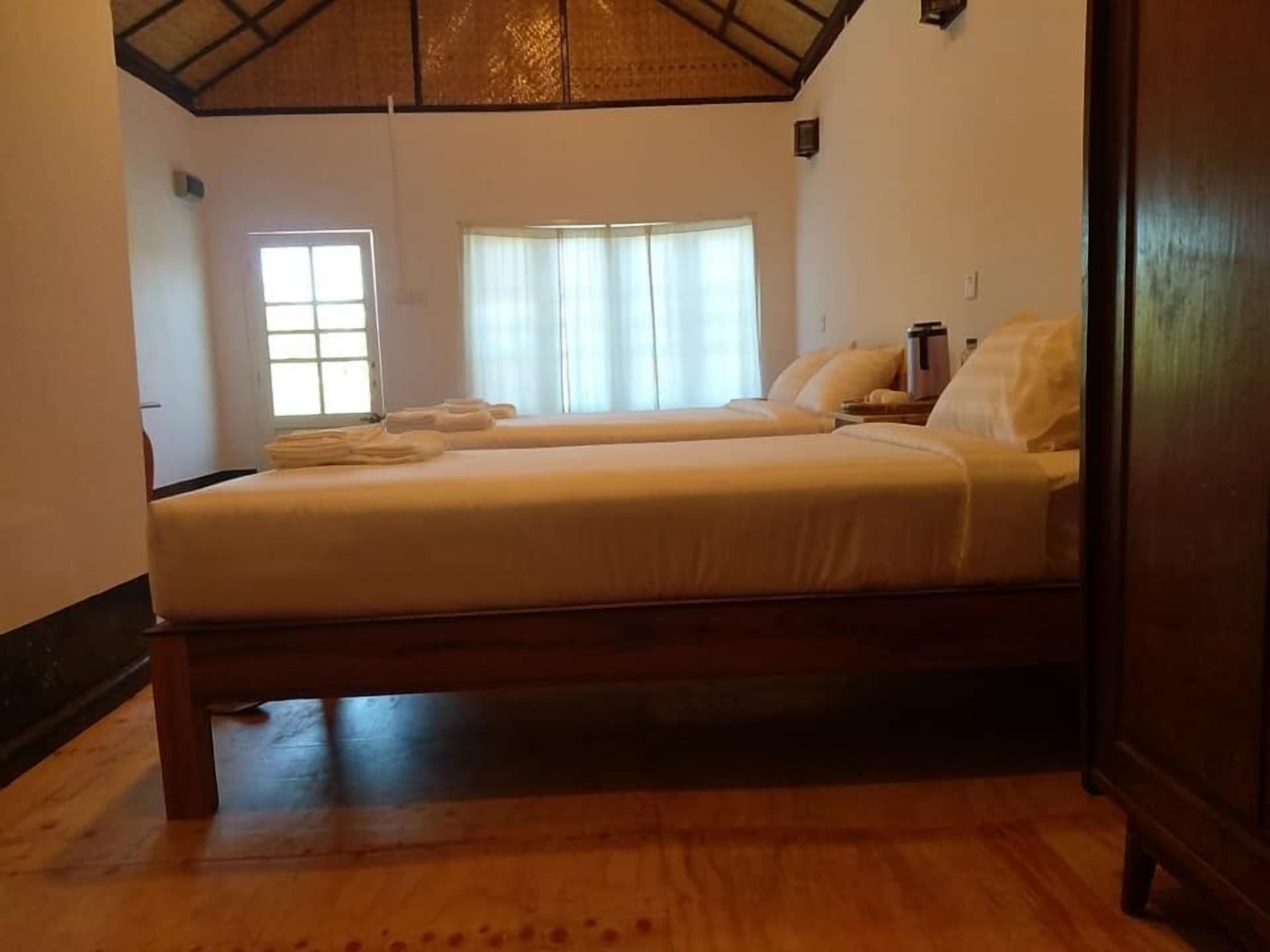 Family Room | Desk, free WiFi