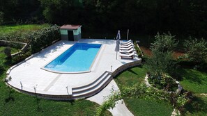 Kolam renang outdoor