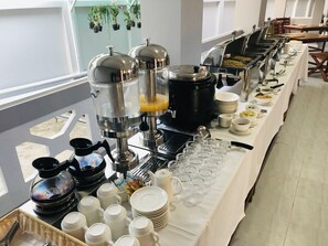 Se sirven desayunos, comidas y cenas 