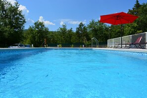 Outdoor pool - Holiday House 4M (Podbablje)