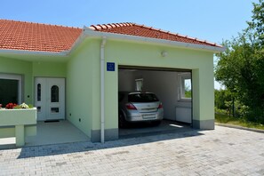 Free self-parking - Holiday House 4M (Podbablje)