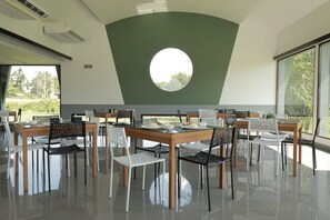 Spécialités Cuisine locale et internationale