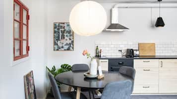 Design-Apartment | Essbereich im Zimmer