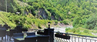 Yamanturk Ogretmenevi