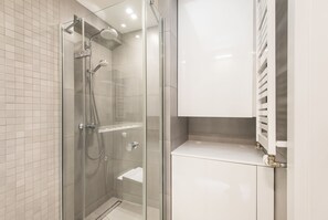 Apartment, Non Smoking (Love Dluxe) | Bathroom | Shower, rainfall showerhead, hair dryer, slippers - Super-Apartamenty Love Deluxe (Poznan)