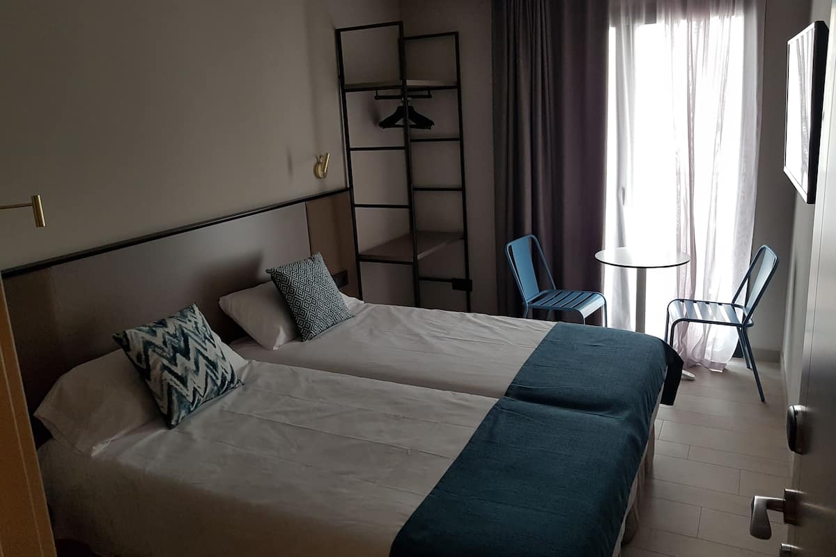 Comfort Double Room, Balcony | Soundproofing, free cribs/infant beds, free WiFi, bed sheets