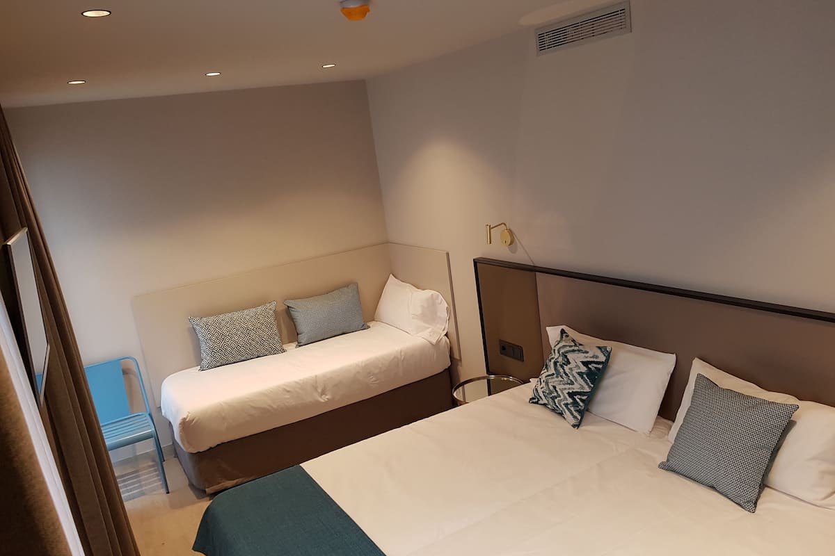 Comfort Triple Room, Balcony | Soundproofing, free cribs/infant beds, free WiFi, bed sheets