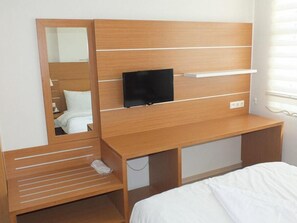 双人房或双床房 | 起居区 | 液晶电视