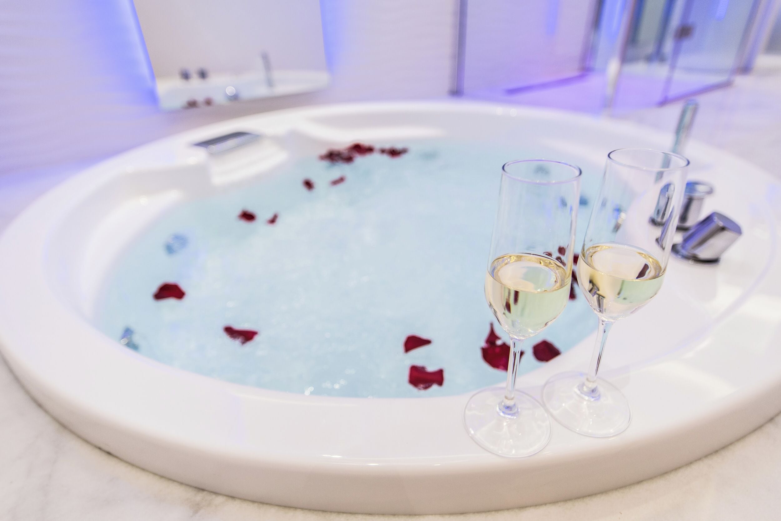 Premium Studio Suite, Jetted Tub | Frette Italian sheets, premium bedding, down comforters