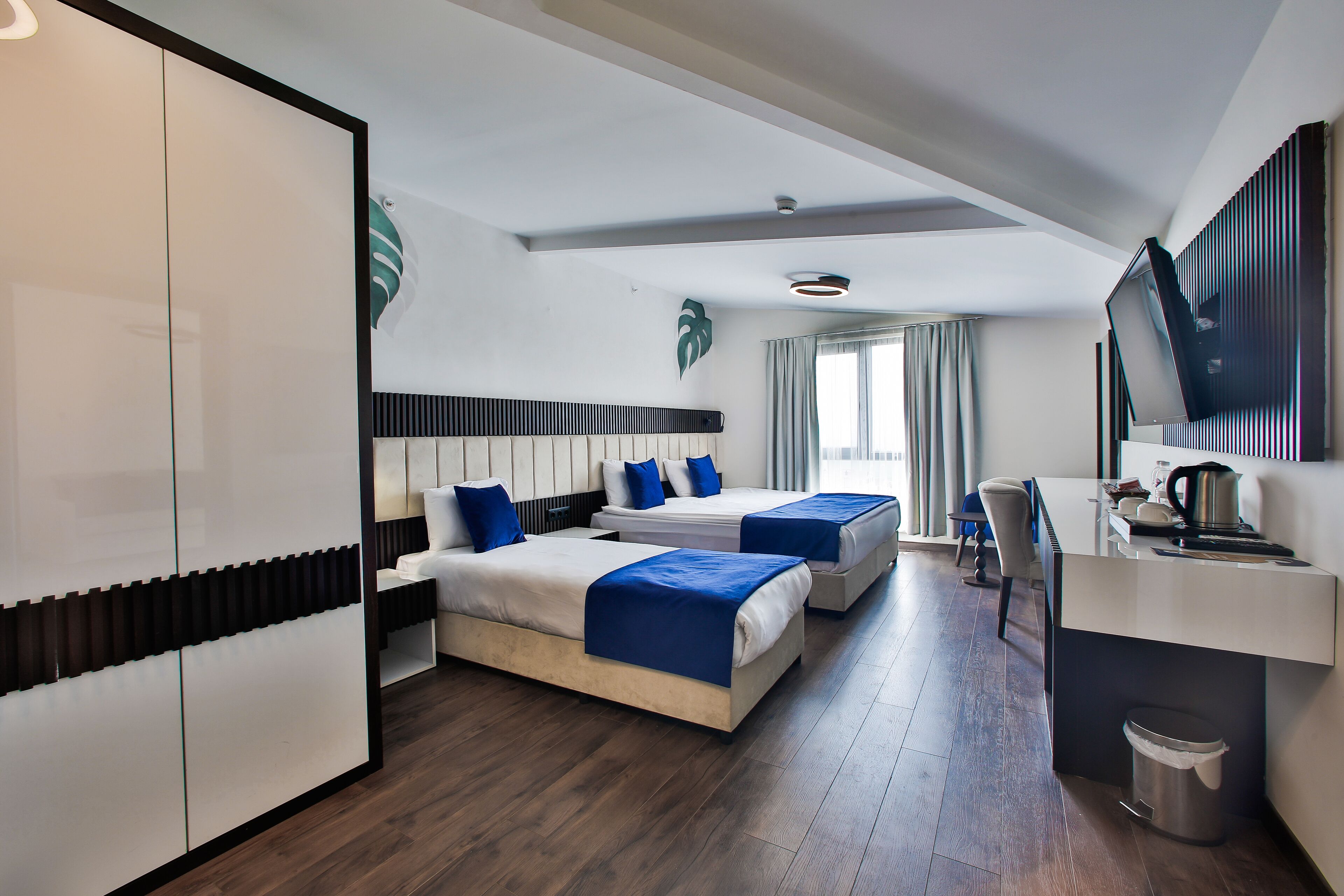 superior king suite | 1 bedroom, hypo-allergenic bedding, minibar, in-room safe
