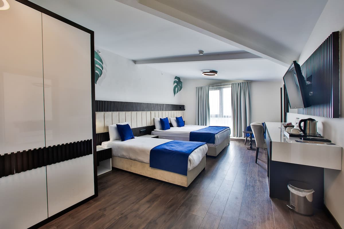 superior king suite | 1 bedroom, hypo-allergenic bedding, minibar, in-room safe
