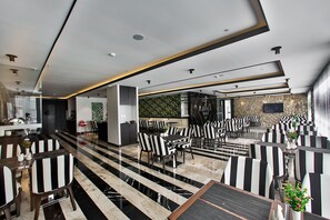 مطعم