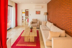 Villa | Wohnzimmer | LCD-Fernseher