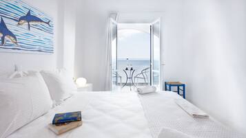 Premium bedding, in-room safe, individually decorated