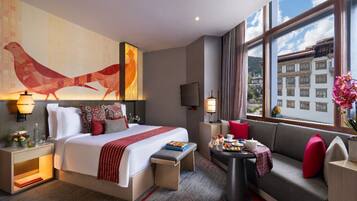 Suite (SeleQtions) | Minibar, in-room safe, desk, blackout drapes