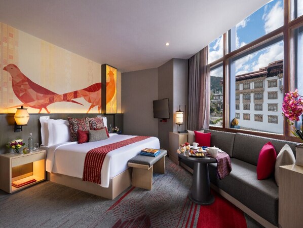 Suite (SeleQtions) | Minibar, in-room safe, desk, blackout curtains