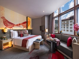 Suite (SeleQtions) | Minibar, in-room safe, desk, blackout drapes