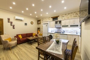 Villa | Wohnbereich | LCD-Fernseher