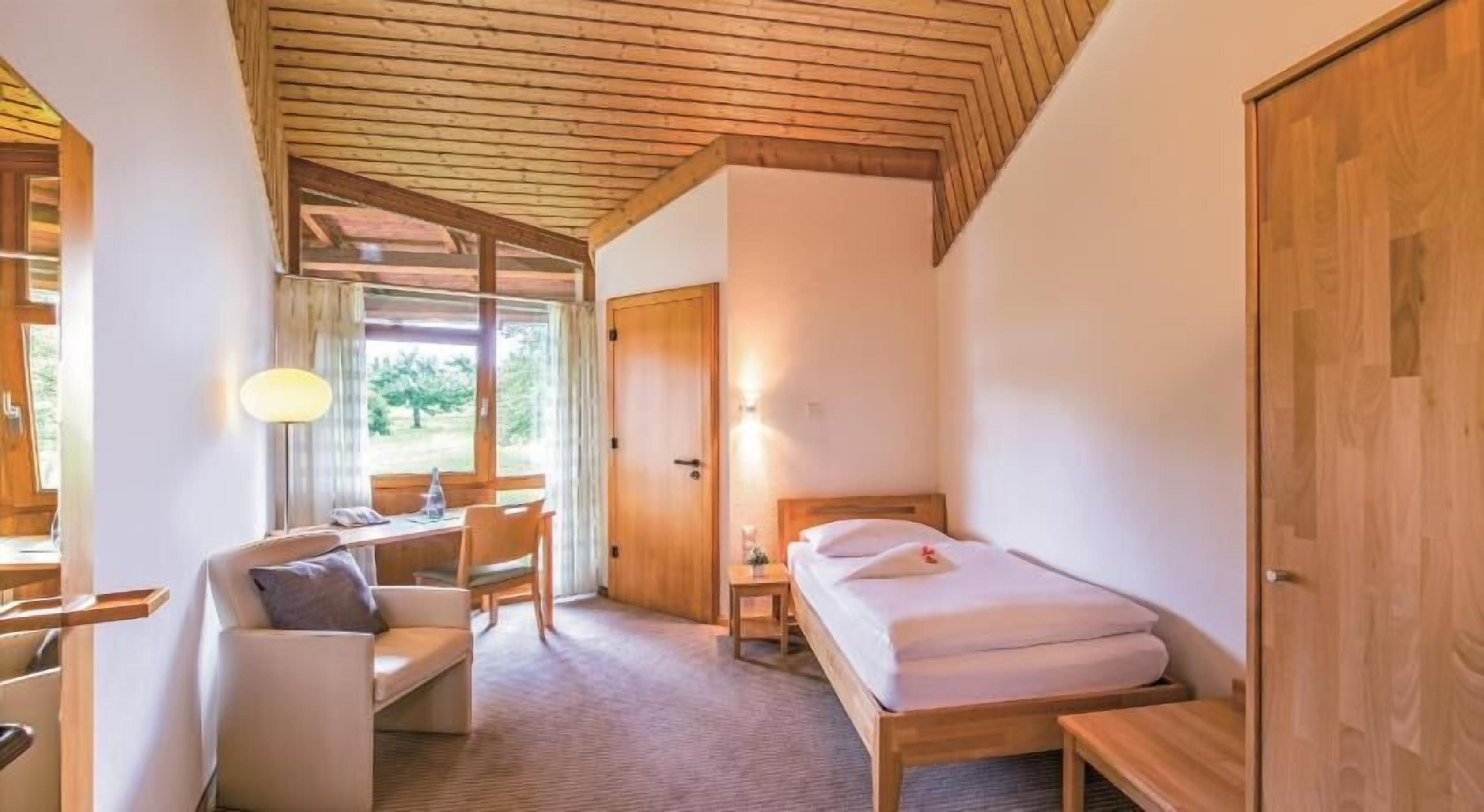 In-room safe, desk, iron/ironing board, free WiFi