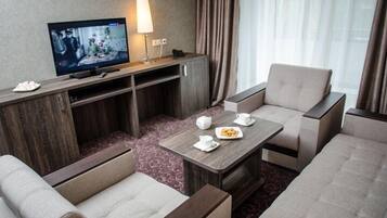 Comfort-Suite | Zimmersafe, Bügeleisen/Bügelbrett, kostenloses WLAN