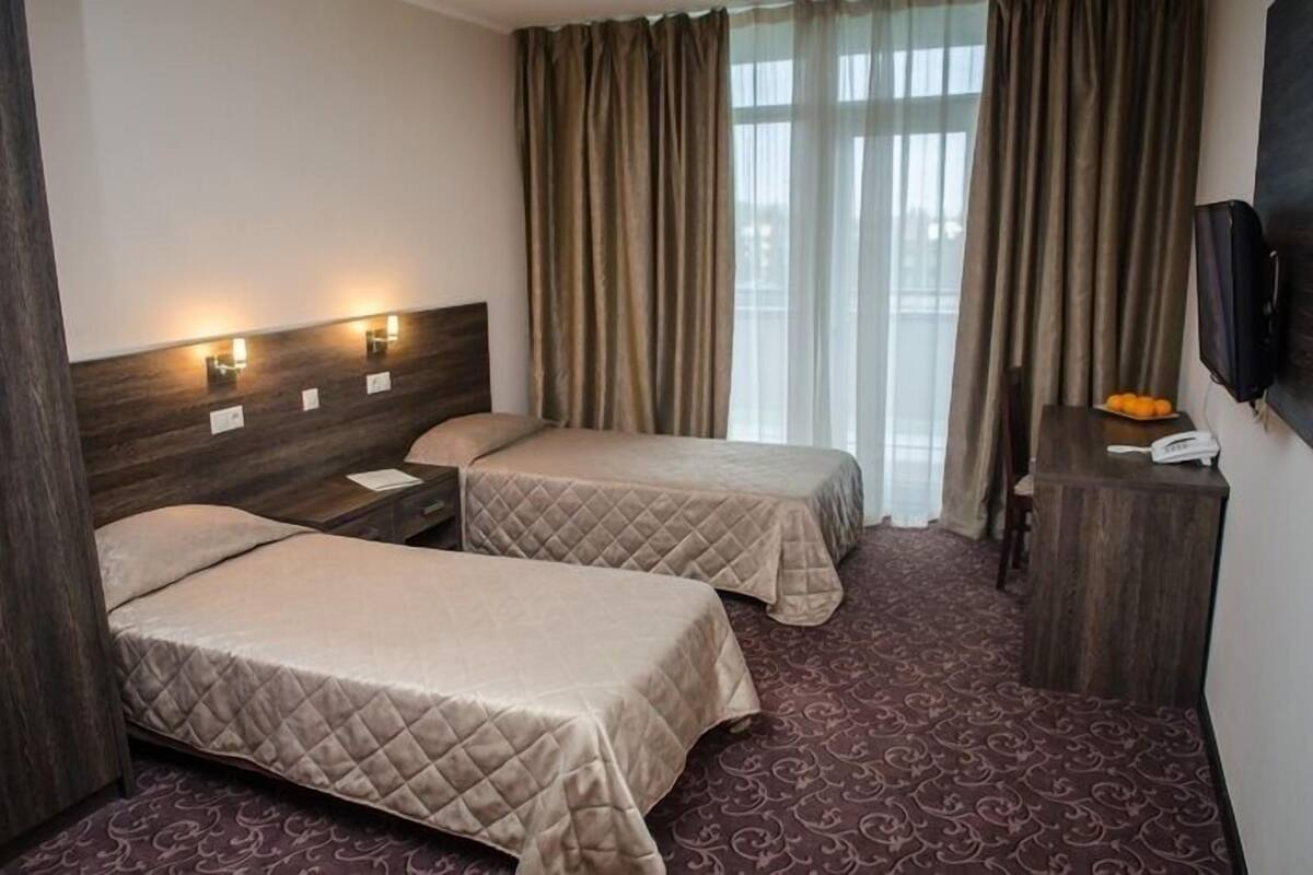 Standard-Doppelzimmer | Zimmersafe, Bügeleisen/Bügelbrett, kostenloses WLAN