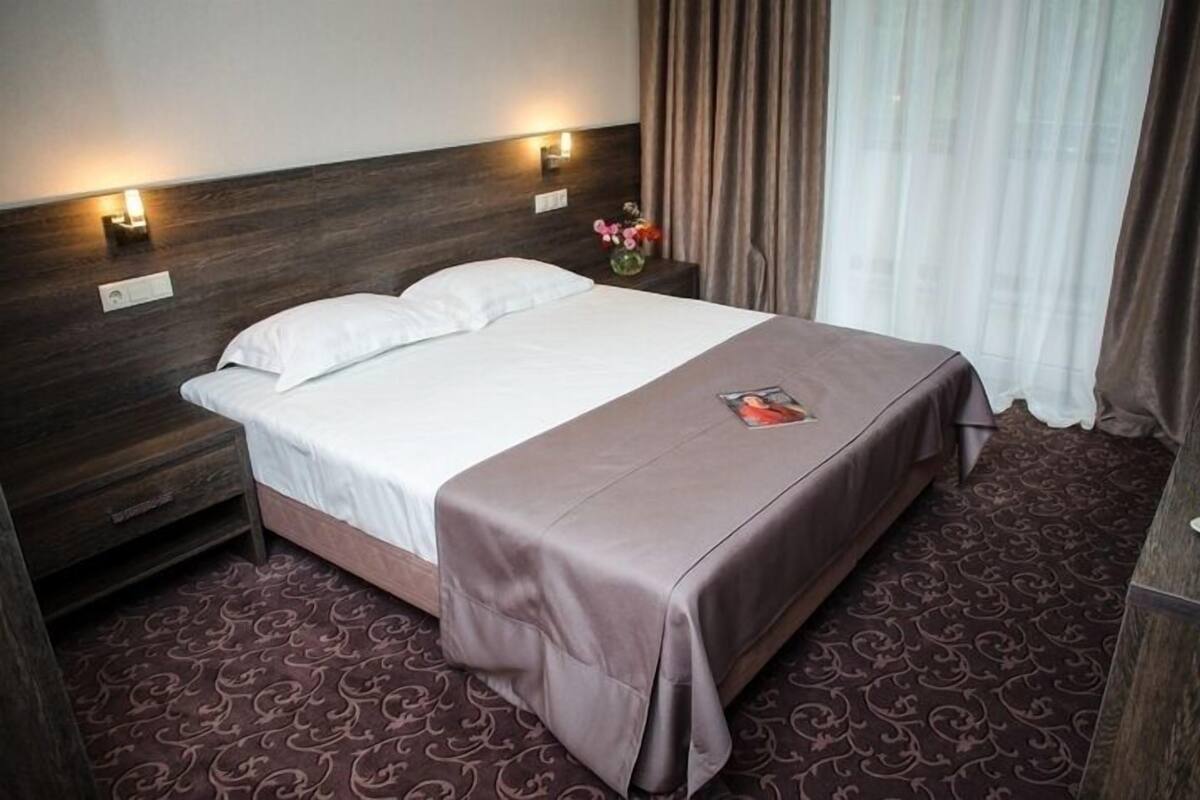 Comfort-Suite | Zimmersafe, Bügeleisen/Bügelbrett, kostenloses WLAN