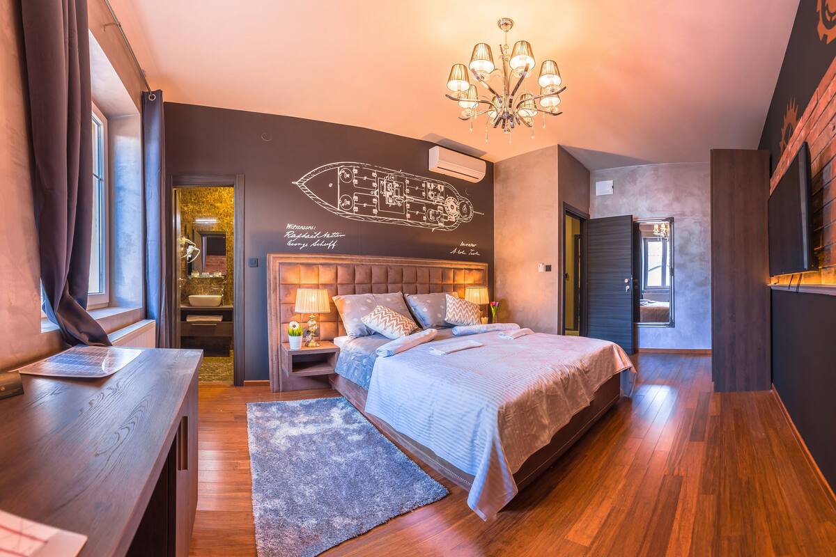 In-room safe, soundproofing, free WiFi, bed sheets