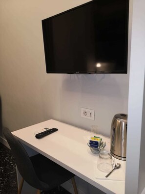 Chambre Double (Castel dell'Ovo) | Télévision