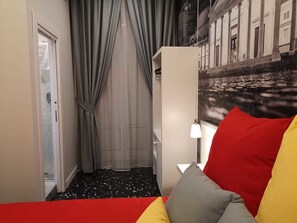 Quarto casal (Piazza del Plebiscito) | Edredons de pluma, camas com colchões de espuma com sistema de memória