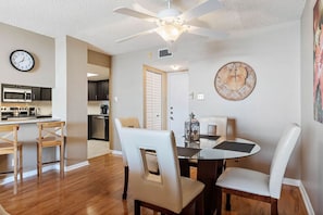 Dining - St Pete Isla Casa B-507 1/1-1/2 Bath Beautiful! (Isla Del Sol)