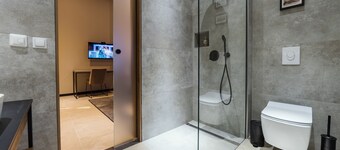 Dezman Luxury Center