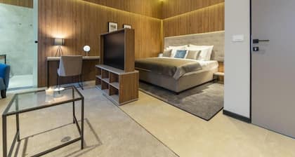 Dezman Luxury Center
