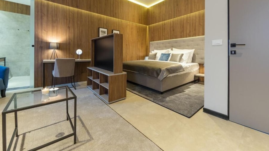 Dezman Luxury Center