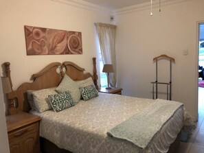 1 bedroom - Modern Beach apartment (Bluewater Beach)