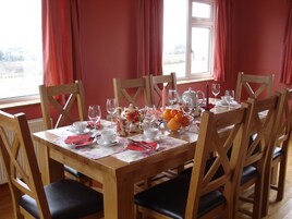 Café da manhã completo grátis todos os dias