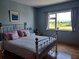 Deluxe Double Room, 1 Double Bed, Non Smoking | Premium bedding, free WiFi, bed sheets, wheelchair access