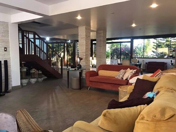 Lobby sitting area - Casa Geribá (Búzios)