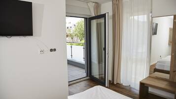 Tremannsrom – comfort | Skrivebord, barnesenger (inkludert), wi-fi (inkludert) og sengetøy