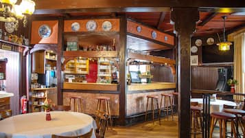 Bar (trong khuôn viên)