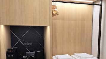 Hypo-allergenic bedding, minibar, in-room safe, desk