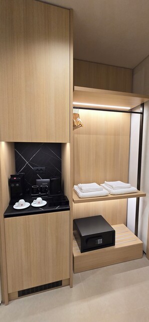 Allergitestet sengetøy, minibar, safe på rommet og skrivebord