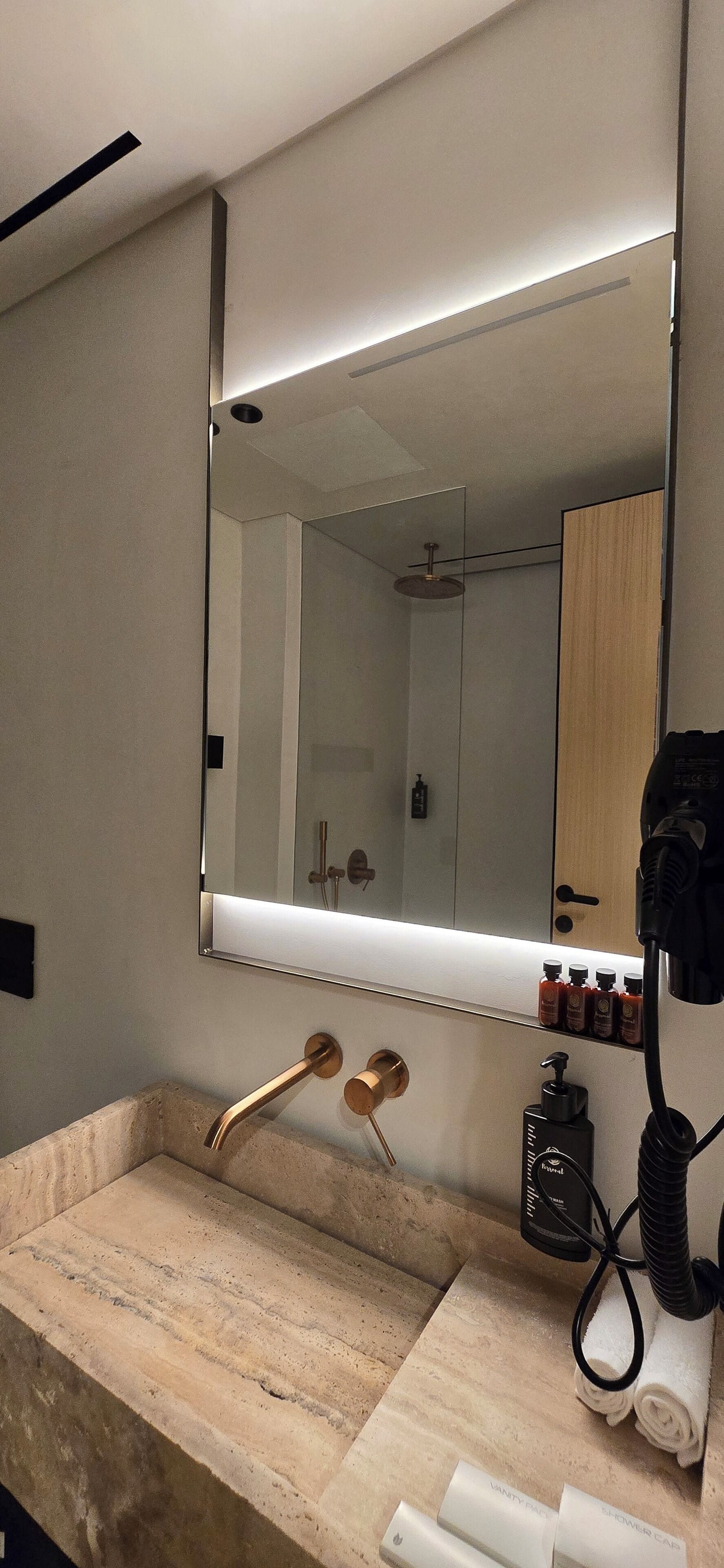 Photo - Lion Gate Hotel