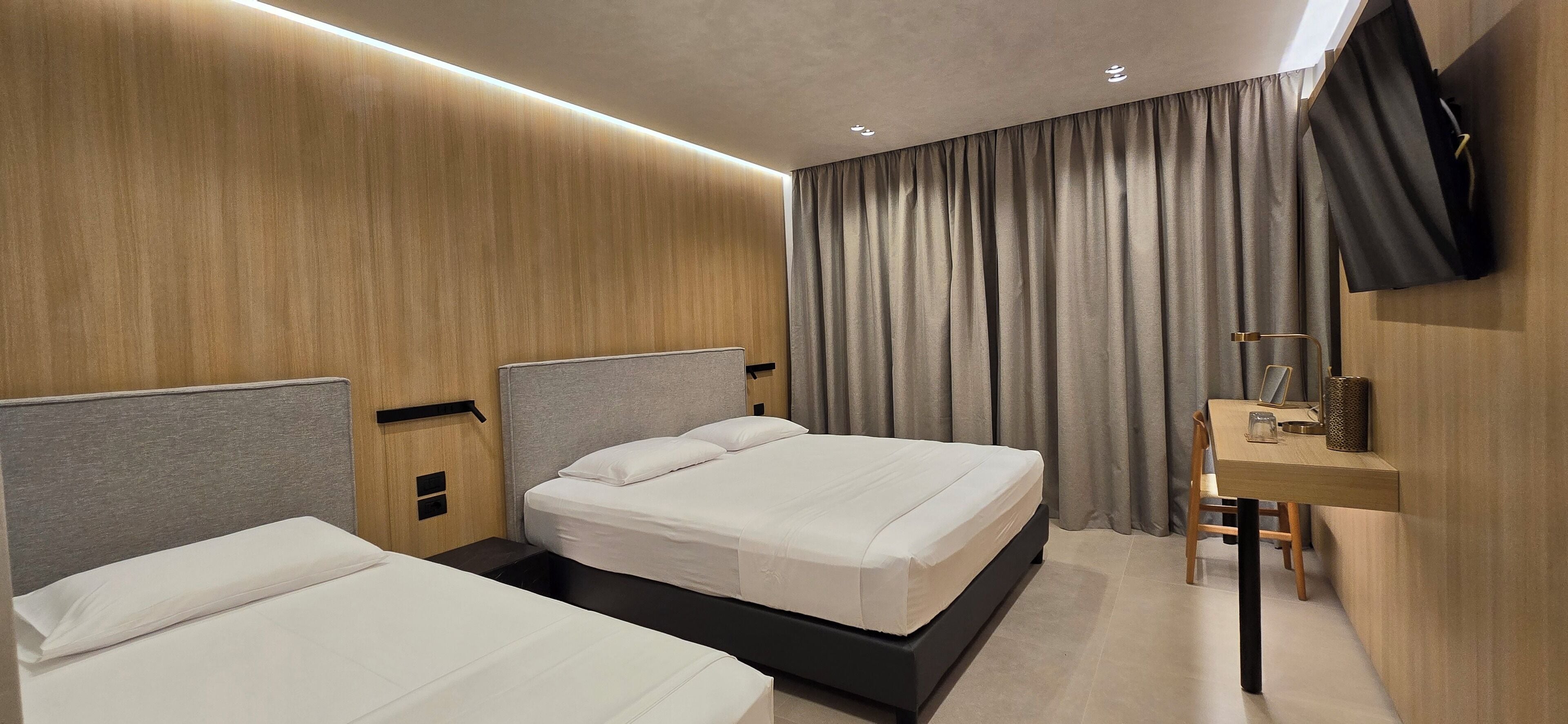 Photo - Lion Gate Hotel