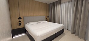 Hypo-allergenic bedding, minibar, in-room safe, desk - Lion Gate Hotel (Sarandë)