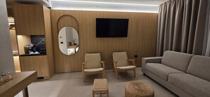 Hypo-allergenic bedding, minibar, in-room safe, desk - Lion Gate Hotel (Sarandë)