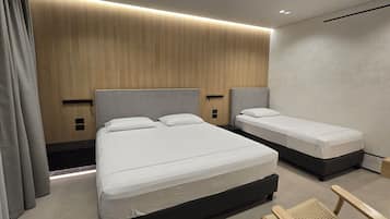 Allergikerbettwaren, Minibar, Zimmersafe, Schreibtisch