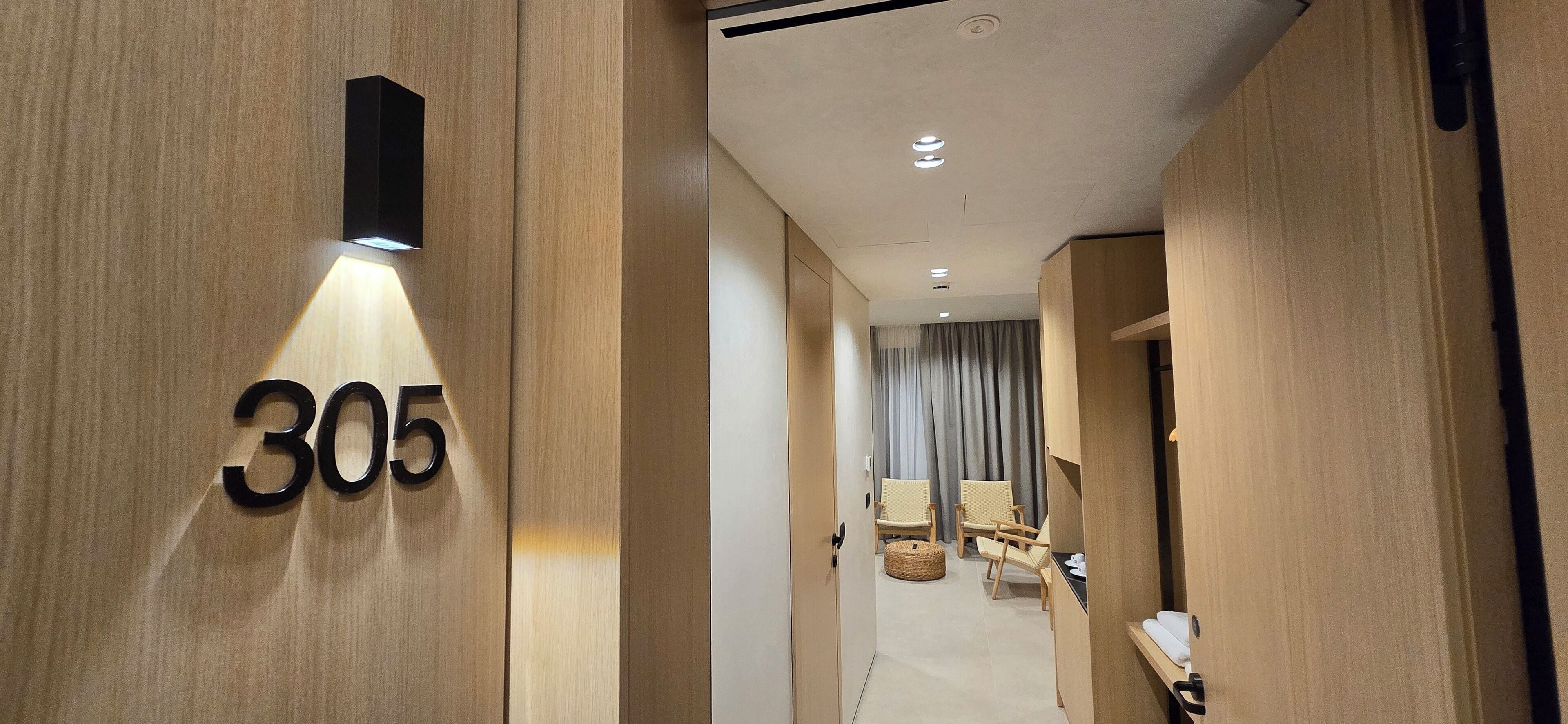 Photo - Lion Gate Hotel