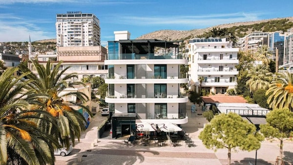Lion Gate Hotel - Sarandë